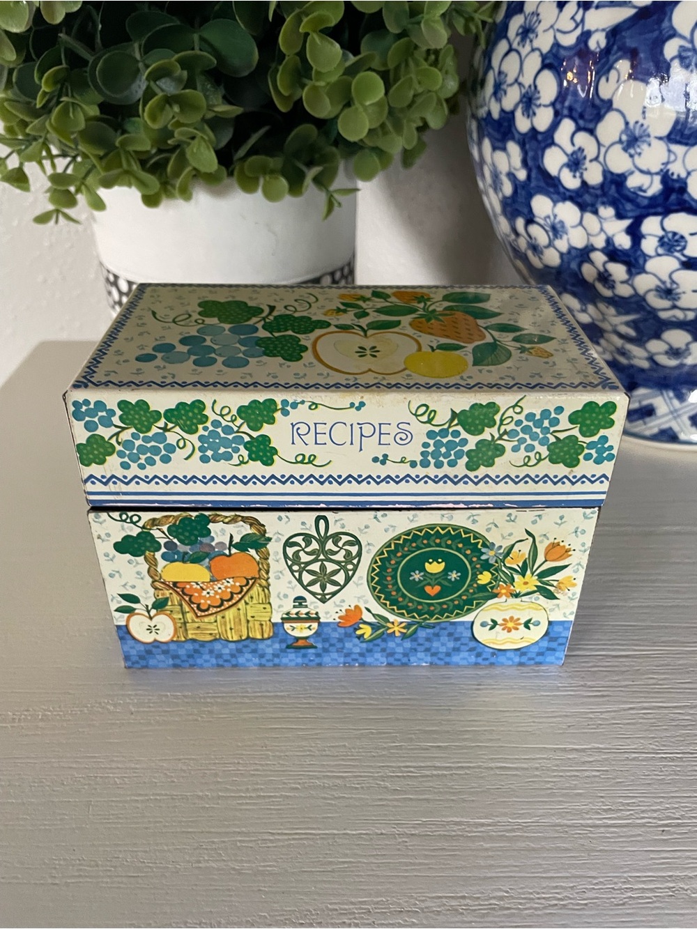 Hallmark (USA) Retro Metal Rectangle ~ Recipe Box ~ Country Farmhouse Fruit